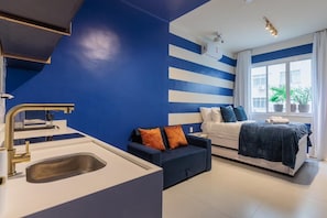 Departamento de lujo, cocina, junto a la playa | Cortinas blackout, tabla de planchar con plancha y wifi gratis