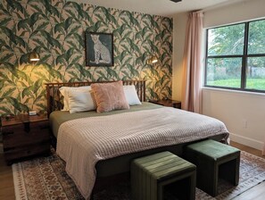 4 bedrooms, iron/ironing board, WiFi, bed sheets