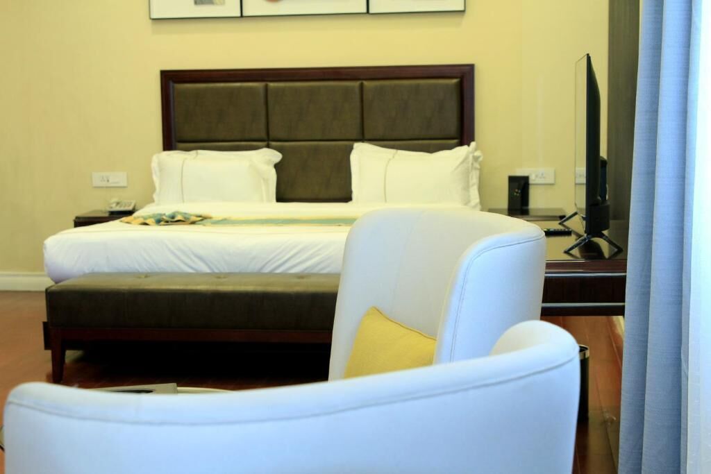 Single Room, Balcony, City View | In-room safe, desk, laptop workspace, iron/ironing board