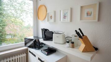 Comfort-Apartment, KĂŒche, Stadtblick | Eigene KĂŒche | Espressomaschine, Wasserkocher mit Kaffee-/Teezubehör, Wasserkocher