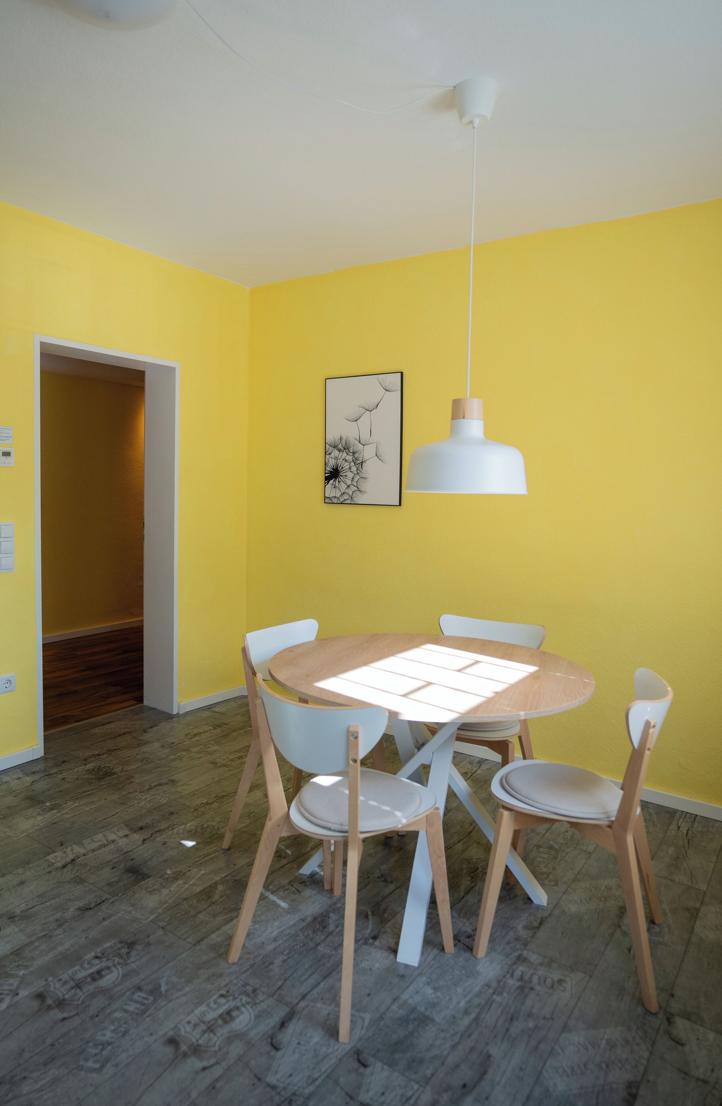 Comfort-Apartment, Küche, Stadtblick | Wohnbereich | 55-Zoll-Smart-TV mit Digitalempfang