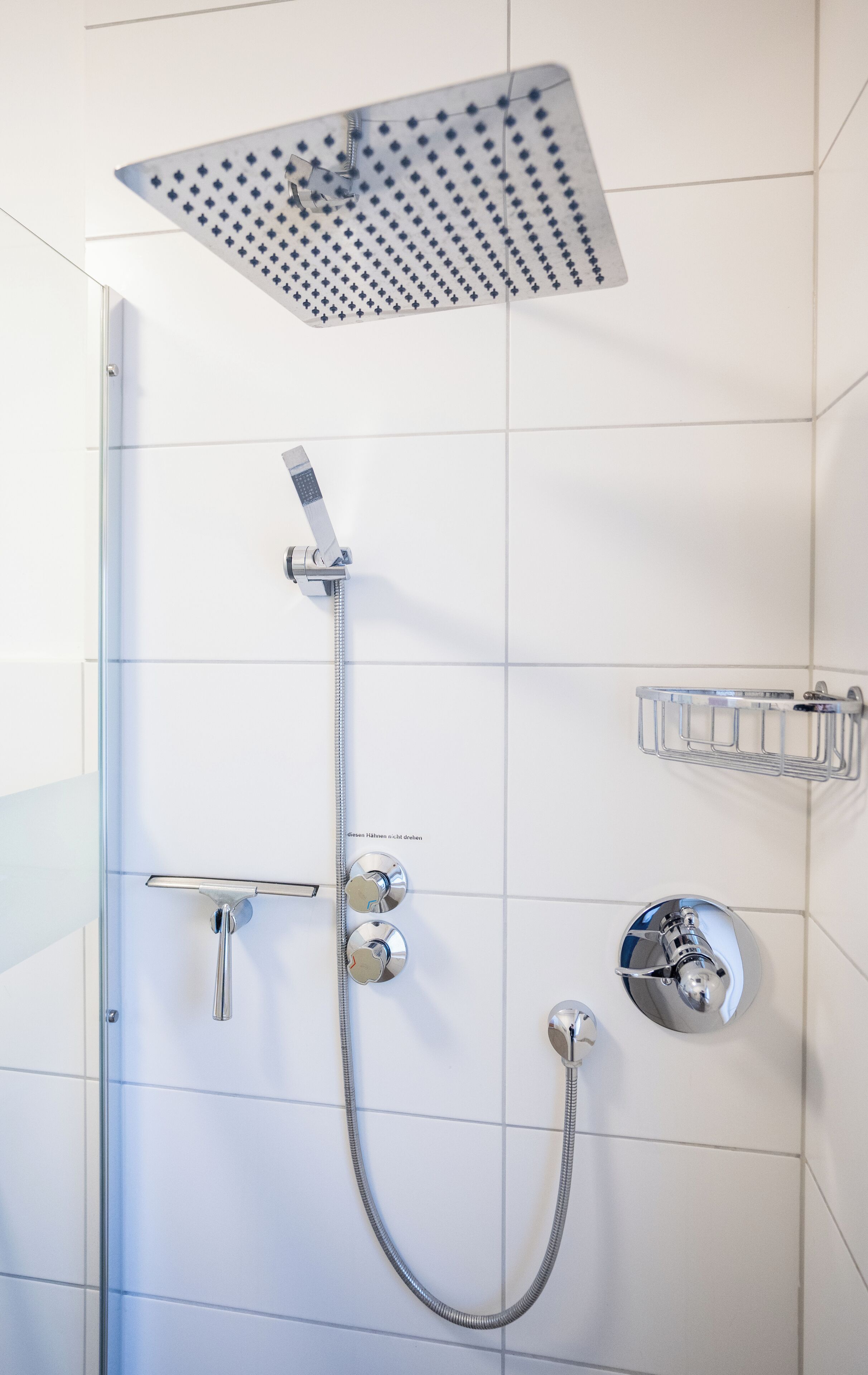 Comfort-huoneisto, keittiö, kaupunkinäköala | Kylpyhuone | Suihku, hiustenkuivaaja, kylpytakit, saippua