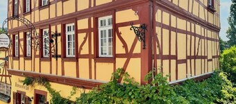 ✨ Stylish old building apartment directly on the Lahn - central & quiet ✨