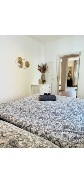 1 dormitorio, tabla de planchar con plancha, wifi gratis y ropa de cama