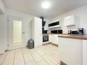 Kühlschrank, Ofen, Herdplatte, Geschirrspüler