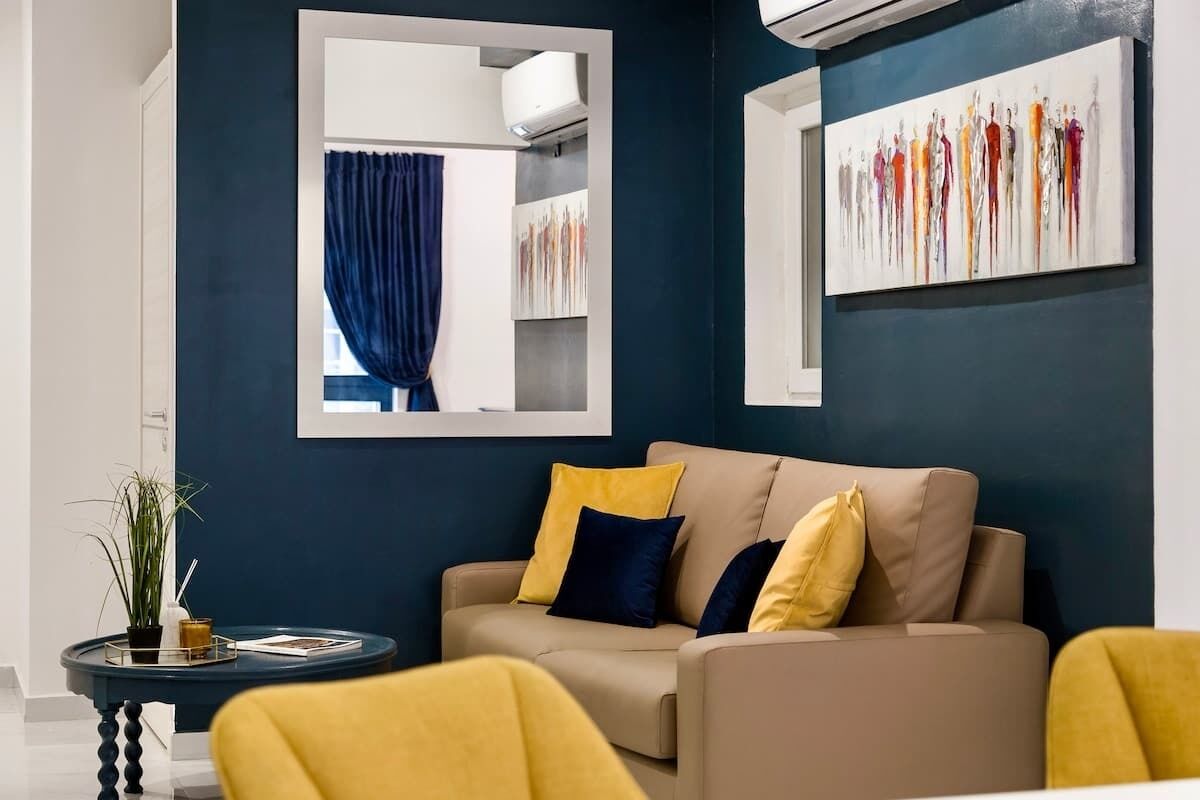 Televisión y oficina 