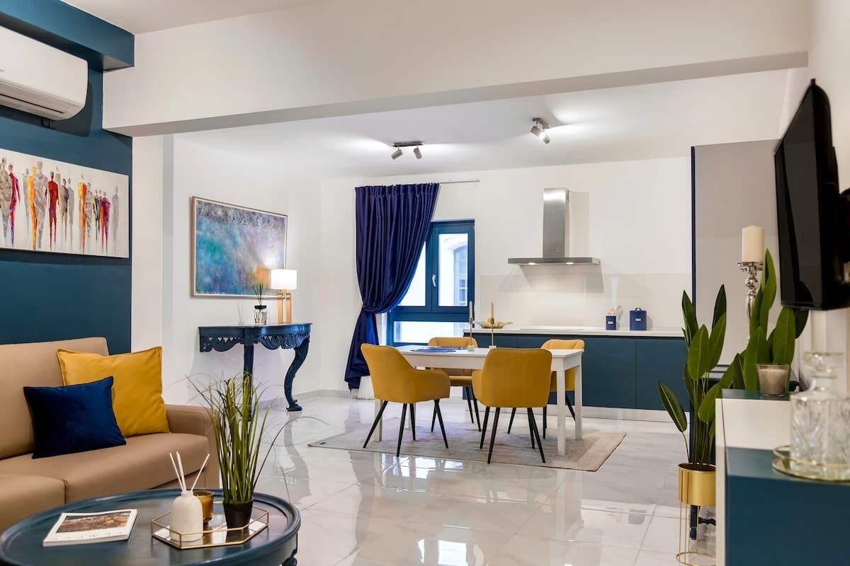 Televisión y oficina 