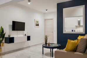 Televisión y oficina 