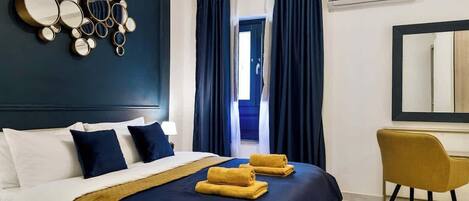 Desk, iron/ironing board, travel cot, WiFi