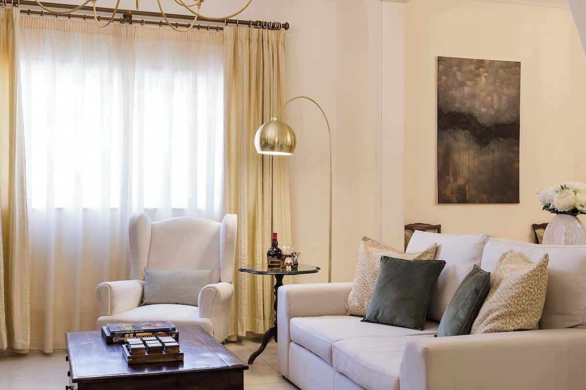 Televisión y oficina 