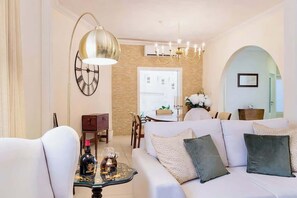 Televisión y oficina 