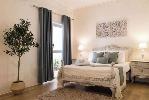 3 室のベッドルーム、アイロン / アイロン台、WiFi、ベッドシ ーツ