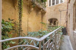 Property grounds - Palazzo San Pawl | Hompesh Suite (Valletta)