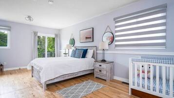 4 bedrooms, desk, iron/ironing board, free WiFi