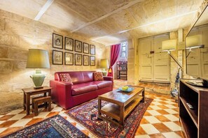 Televisión, oficina