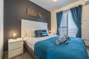 Fer et planche à repasser, lit parapluie, Wi-Fi, draps fournis