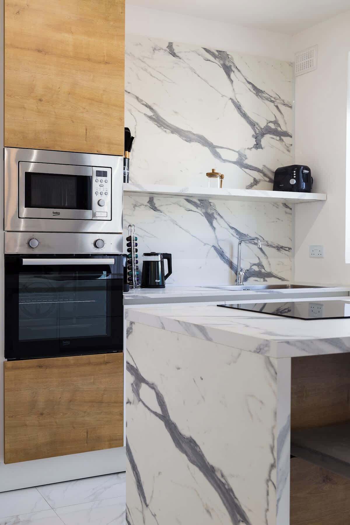 Réfrigérateur, micro-ondes, four, lave-vaisselle