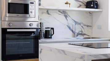 Réfrigérateur, micro-ondes, four, lave-vaisselle