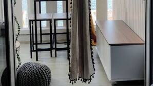 Interior - Studio Nautica XII: Magical View of the Pond & Mountains - All-Inclusive (Le Barcarès)