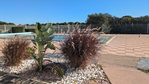 Property grounds - Studio Nautica XII: Magical View of the Pond & Mountains - All-Inclusive (Le Barcarès)