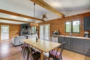 Dining - Comfort & Nature with Sauna & Spa | Karibu (Notre-Dame-de-la-Merci)