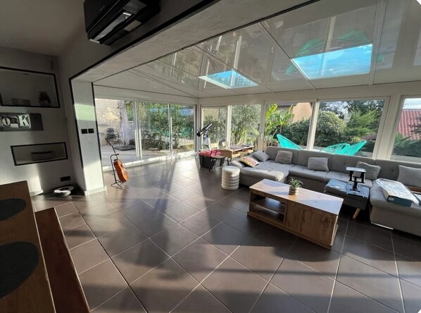 Living area - Villa for 11 persons / pool / family / friends / seminar (Saint-Laurent-de-Mure)