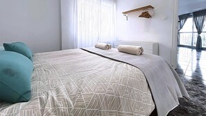 3 bedrooms, iron/ironing board, WiFi, bed sheets - Little Sailboat (Torre del Mar)