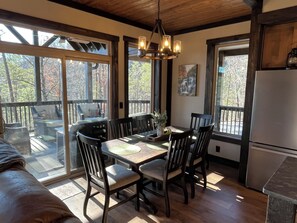 Dining - Peacful 3-bedroom cabin in Pigeon Forge with Mountain View, Hot Tub, Fire Pit (Sevierville)