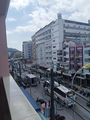 Comfort Double or Twin Room | Balcony view - HuaLaiDe Hotel (Kathu)