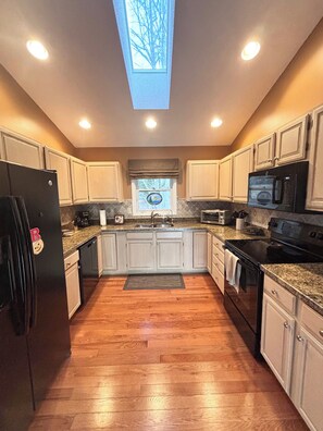 Fridge, microwave, oven, stovetop - C-114  Four Bs on Beech Mountain  Large home with views & game room (Beech Mountain)