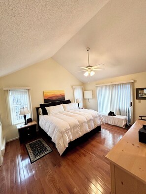 Iron/ironing board, free WiFi, bed sheets - C-114  Discounted Concert Packages!  Four Bs on Beech Mountain (Beech Mountain)