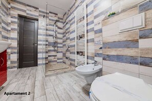 豪華公寓, 露台, 庭園景 | 浴室 | 拖鞋