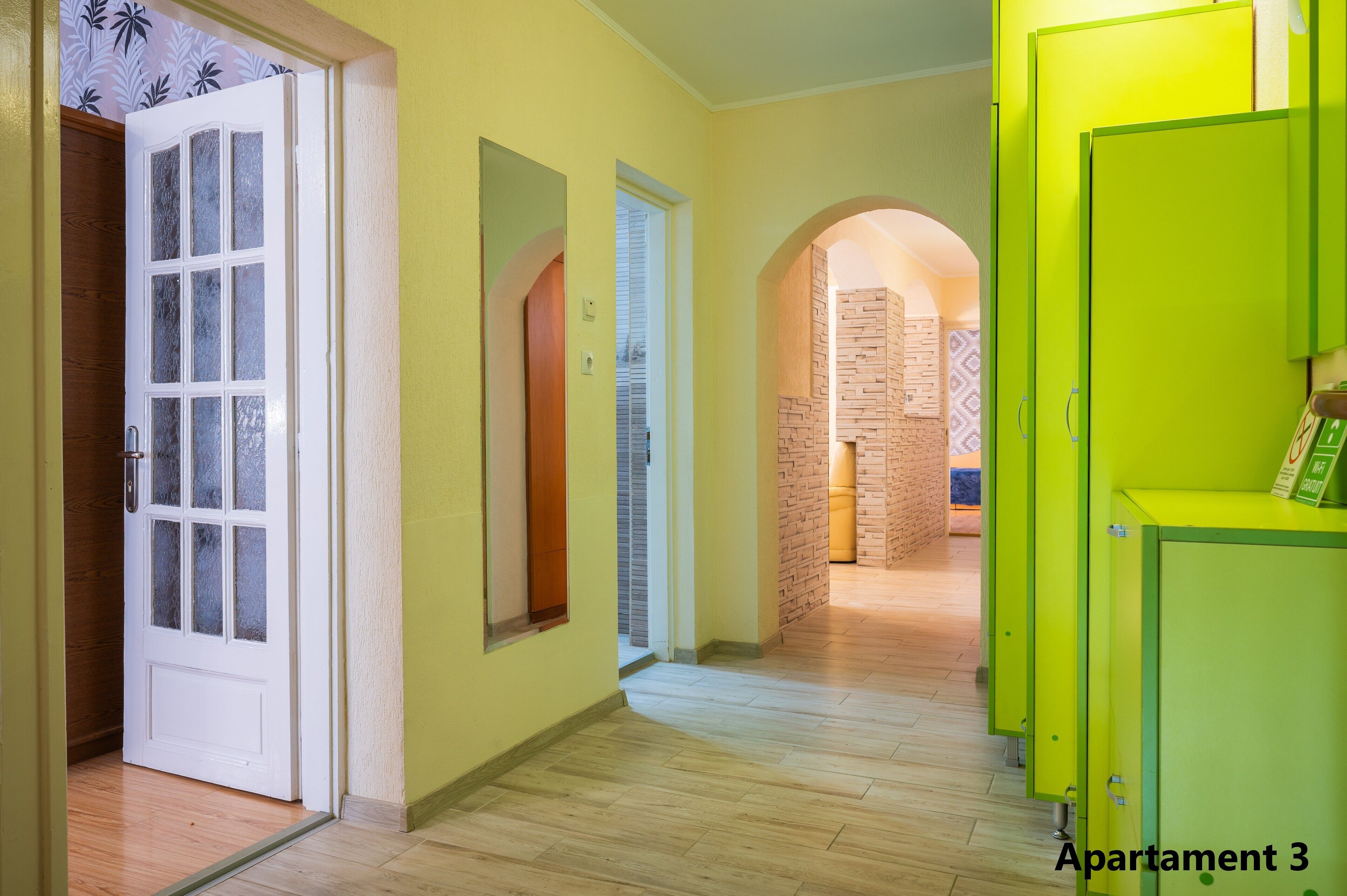 Comfort-Apartment, Terrasse, Blick auf den Innenhof | Wohnbereich