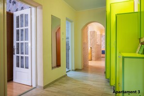 舒适公寓, 露台, 庭院景观 | 起居区