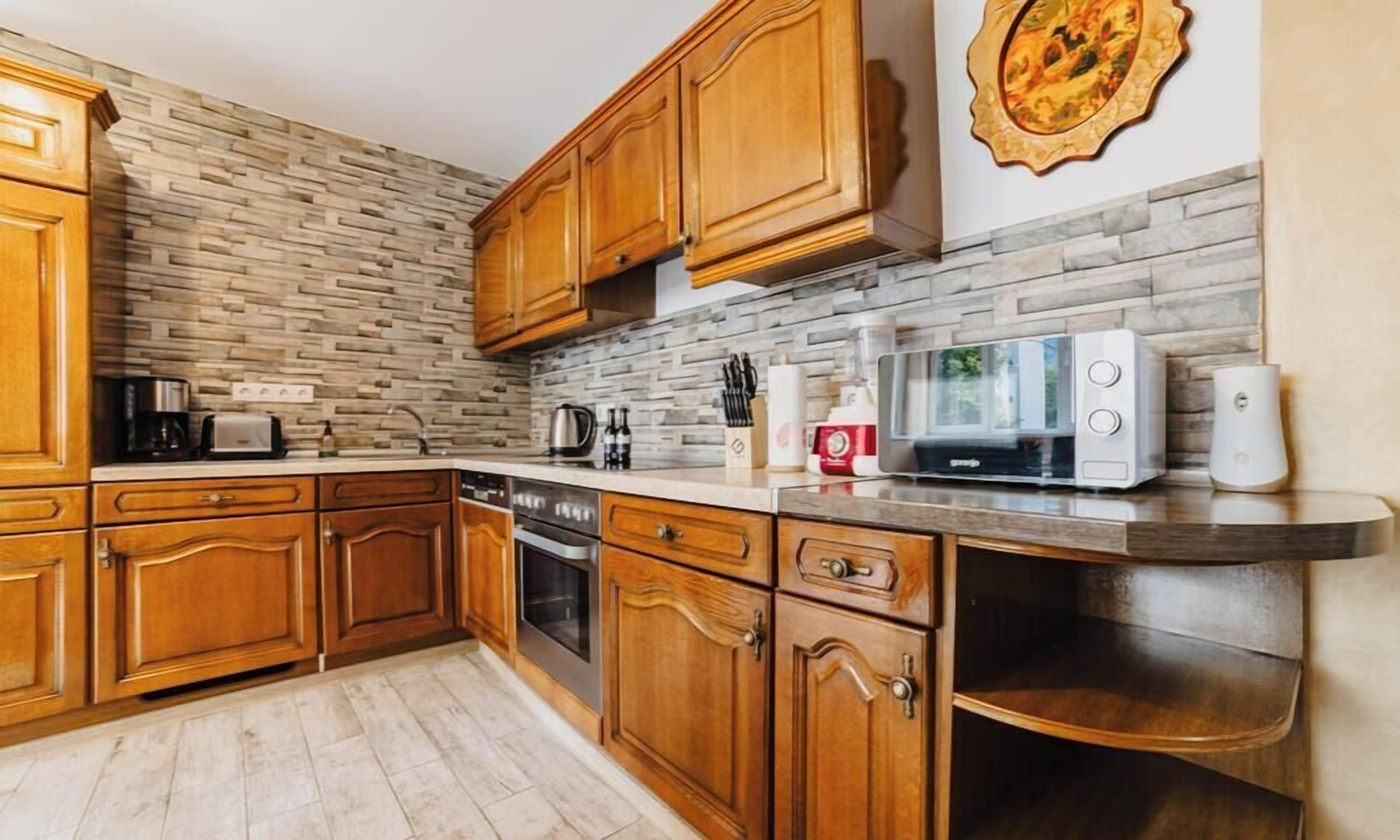 Deluxe Apartment, Patio, Courtyard View | Private kitchen | High chair