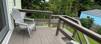 Spacious Second Floor Apartment with Balcony, Sleeps 5