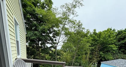 Spacious Second Floor Apartment with Balcony, Sleeps 5