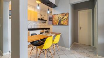 Basic Apartment | Dining