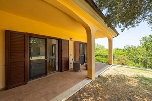 Terrace/patio - Sardinian Flat Close to Stunning Beaches (Siniscola)