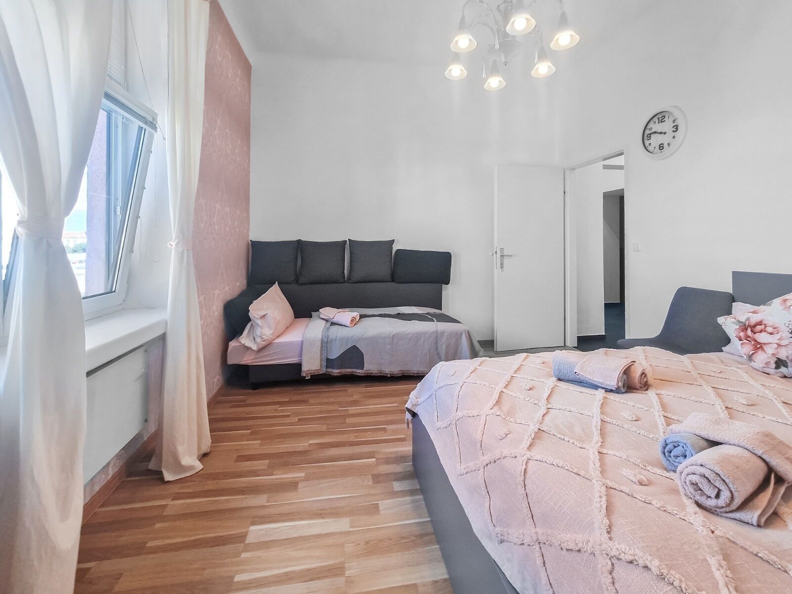 Bügeleisen/Bügelbrett, WLAN, Bettwäsche