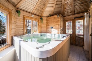 Interior - Chalet 'Ranch' with Mountain View and Shared Terrace (Saint-Sorlin-d'Arves)