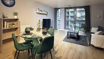 Apartment, 2 Bedrooms, Accessible, Balcony | Dining room