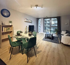 Apartment, 2 Bedrooms, Accessible, Balcony | Dining room - 2bed Flat 5 Mins From New Street Free Parking (Birmingham)