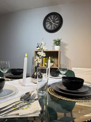 Apartment, 2 Bedrooms, Accessible, Balcony | Dining room - 2bed Flat 5 Mins From New Street Free Parking (Birmingham)