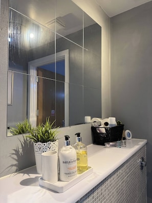 Apartment, 2 Bedrooms, Accessible, Balcony | Interior - 2bed Flat 5 Mins From New Street Free Parking (Birmingham)