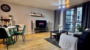 Living area - 2bed Flat 5 Mins From New Street Free Parking (Birmingham)
