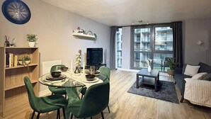 Apartment, 2 Bedrooms, Accessible, Balcony | Dining room - 2bed Flat 5 Mins From New Street Free Parking (Birmingham)