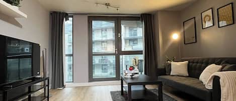 Apartment, 2 Bedrooms, Accessible, Balcony | Living area