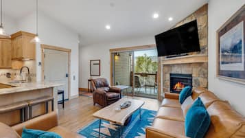 Televisión y chimenea