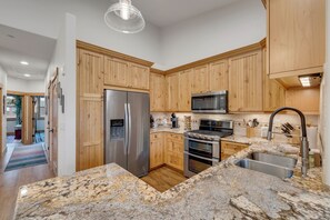 Fridge, microwave, oven, stovetop - Cozy Mountain-View Condo By The River (Silverthorne)